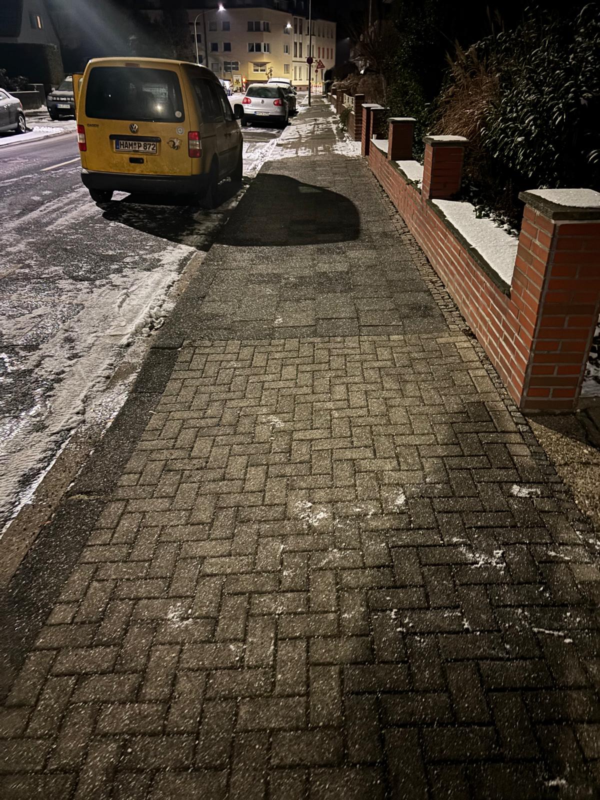 Geräumte und gestreute Pflasterfläche im Winterdienst